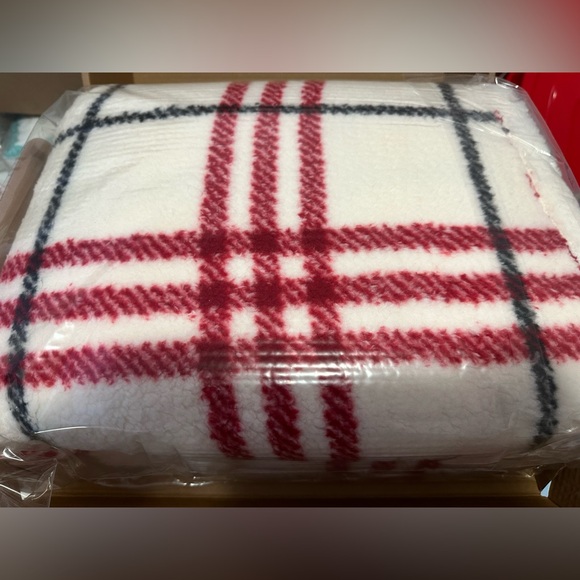 NWT Sherpa hooded throw - Picture 5 of 6